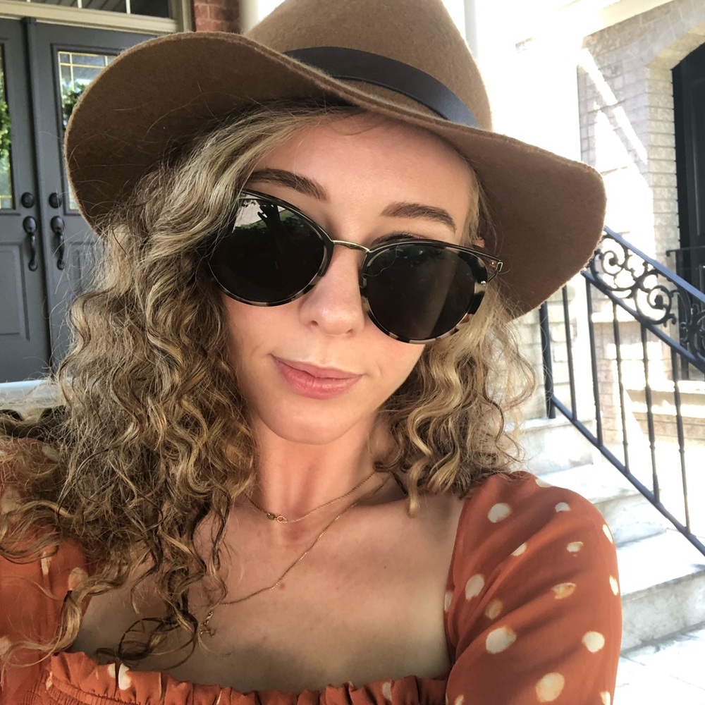 Meet your Posher, Melanie 🌸✨🧚‍♀️